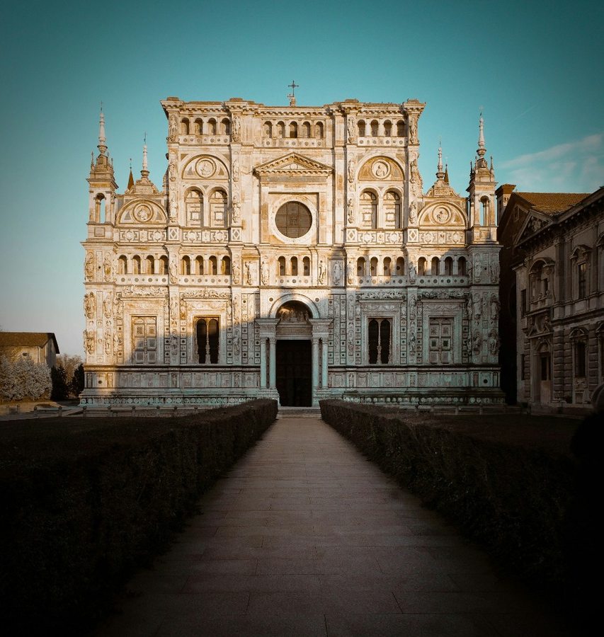 Prospettiva lungo il viale d'ingresso verso la Certosa