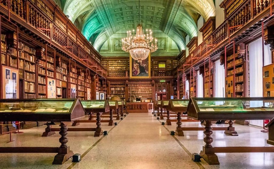 La storiche sale della Biblioteca Nazionale Braidense