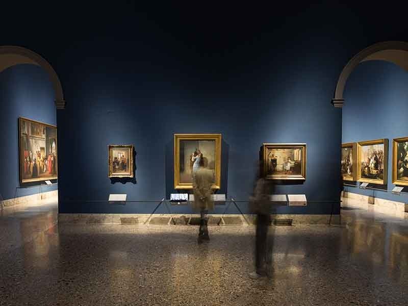 Sale espositive della Pinacoteca di Brera e Il Bacio di Hayez