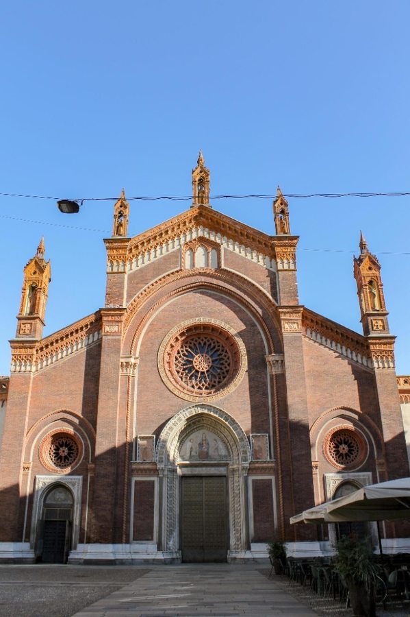La facciata della Chiesa di Santa Maria del Carmine a Brera